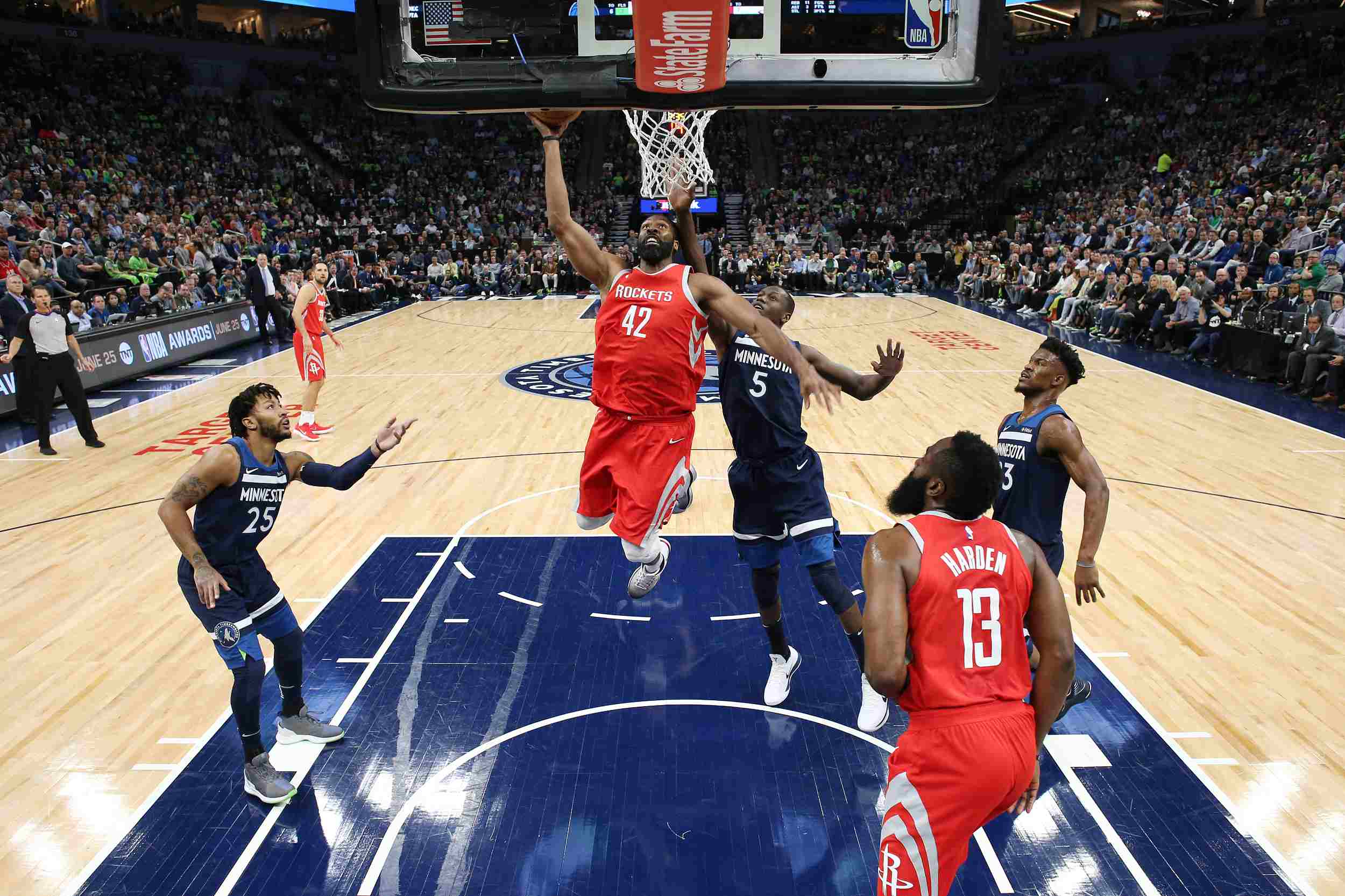 湖人专注半 湖人专注半