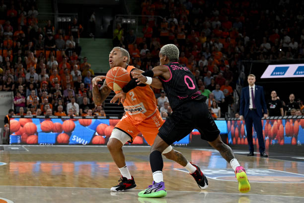 篮球传奇人物姚明正式卸下中国篮协主席职务.