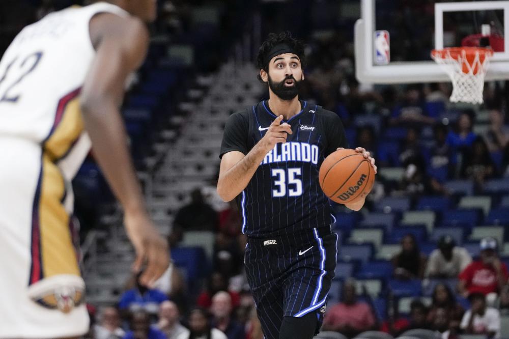 体育本台评论：奥斯卡走了 中超该冷静了