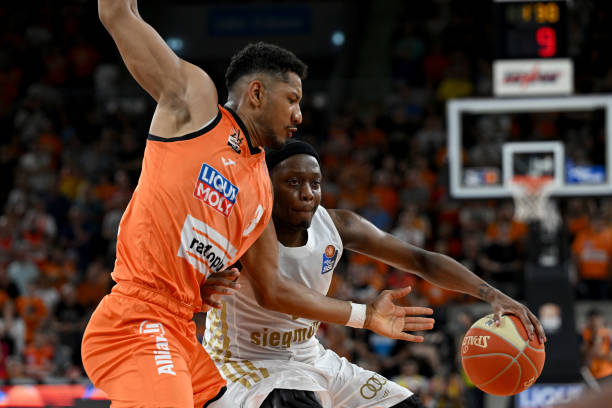 俄媒：俄罗斯足协否认筹办替代世界杯赛事，表示该消息不属实（俄媒：俄足协驳斥筹办“替代世界杯”传闻，称相关消息不实）